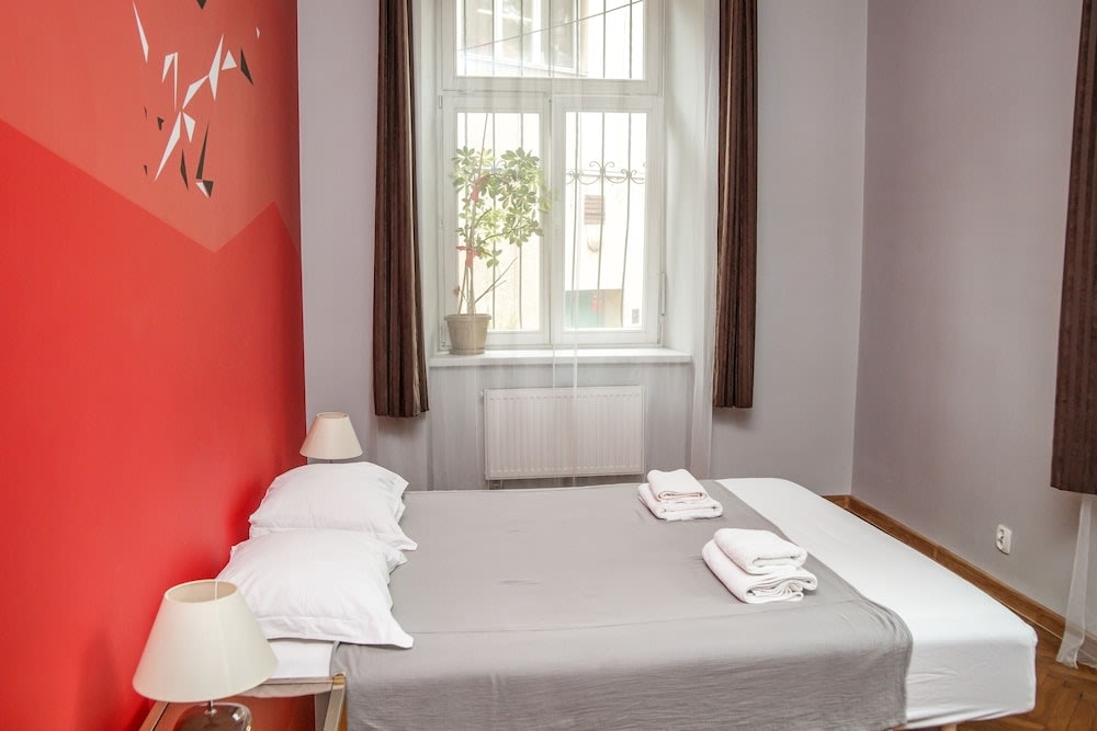 Red Kurka Apartments 4