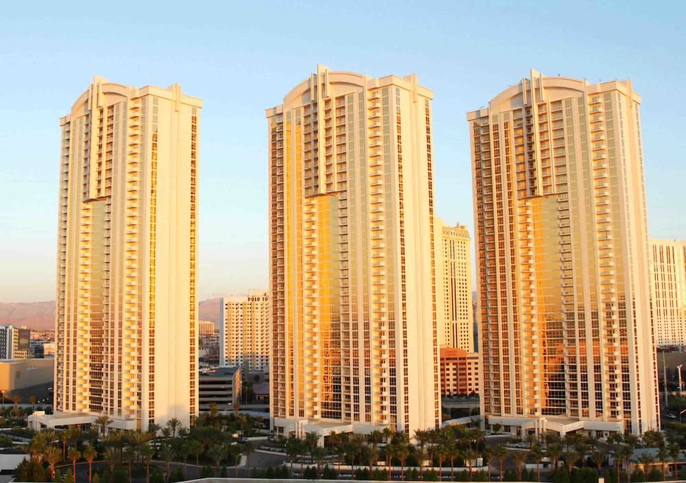 Jet Luxury at The Signature Condo Hotel 1