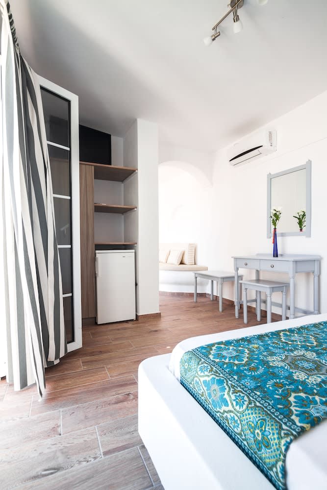 Villa Iliovasilema Santorini 4