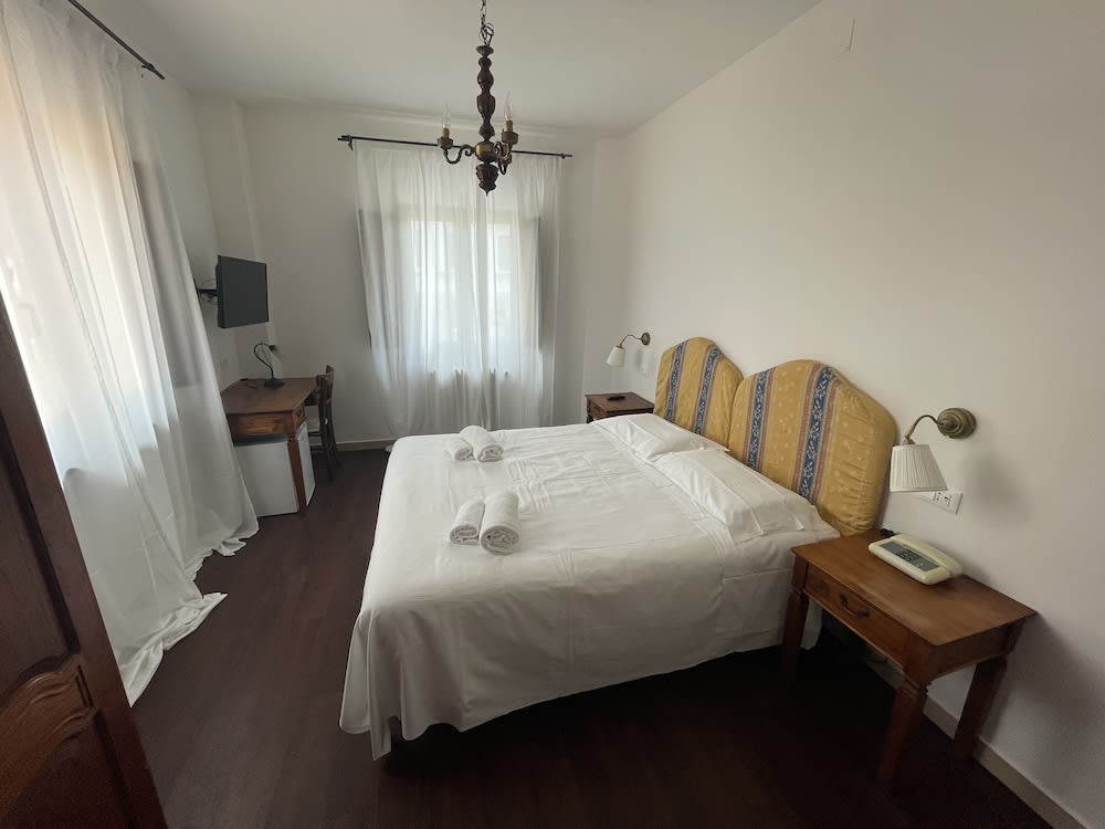 Hotel Caffè Verdi - 24 hours Reception 3