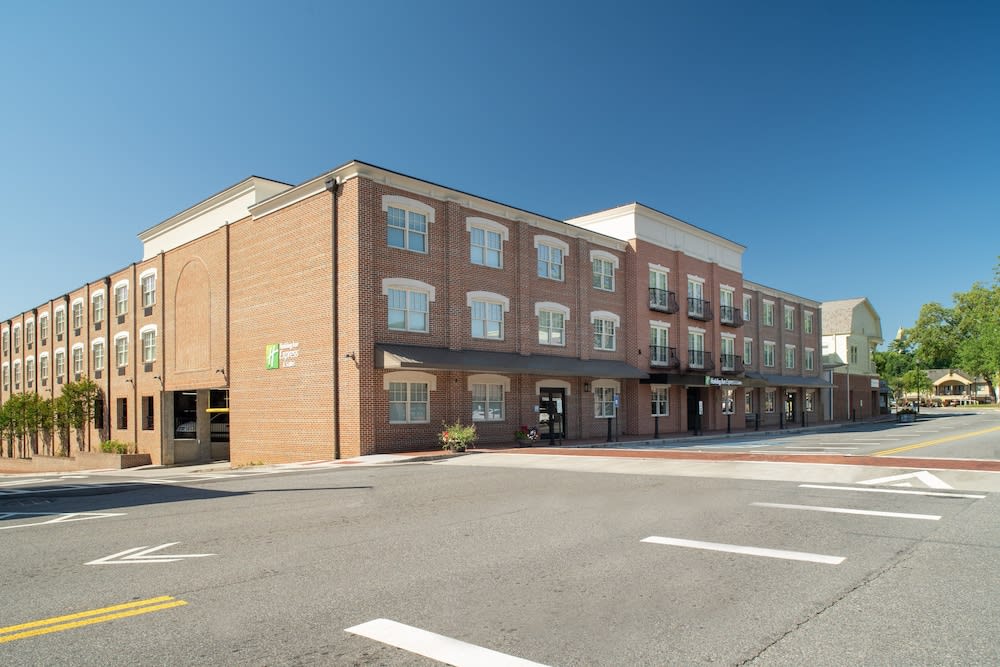 Holiday Inn Express & Suites DAHLONEGA - UNIVERSITY AREA by IHG 1