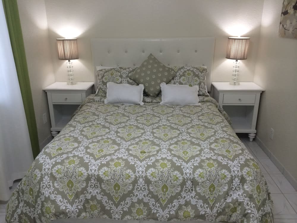 Hollywood by the Sea 5