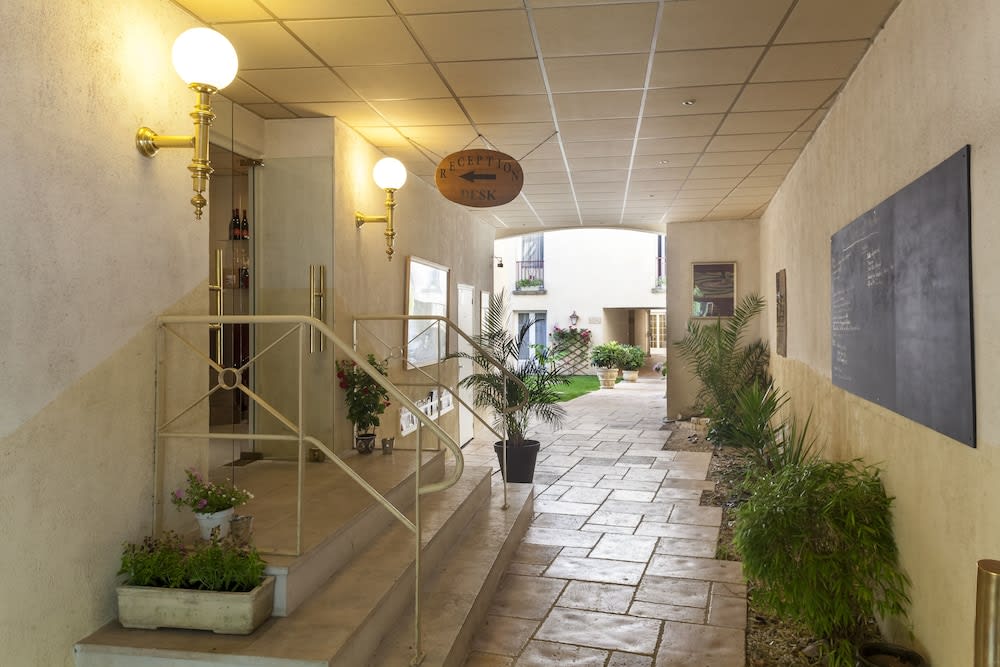 BRIT HOTEL Le Lion d'Or CHINON 1