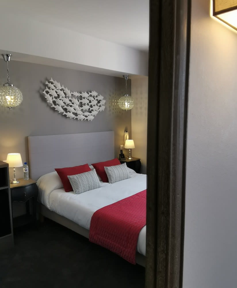 Brit Hotel Acacias 5