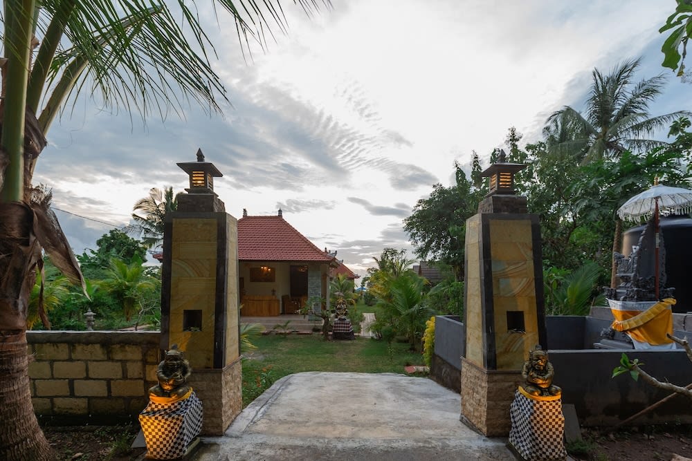 Penida Sunset Ocean View Bungalows 3