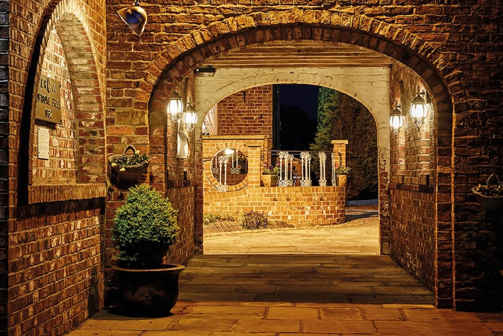 Loftsome Bridge Hotel 2