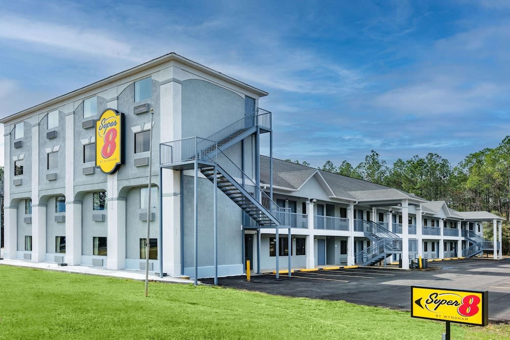 Super 8 by Wyndham Moss Point 1