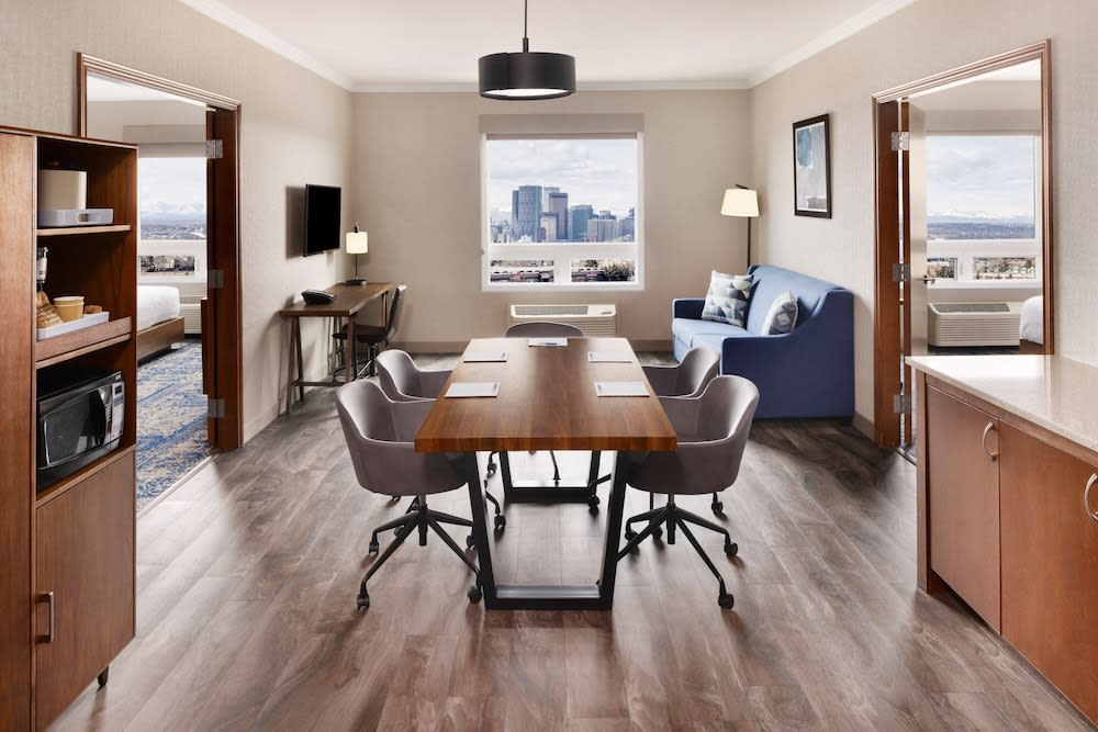 Four Points by Sheraton Calgary Airport 3