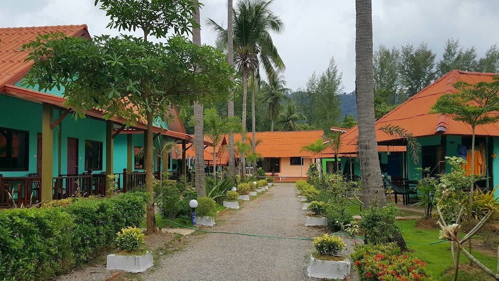Lanta L.D. Beach Bungalow 1