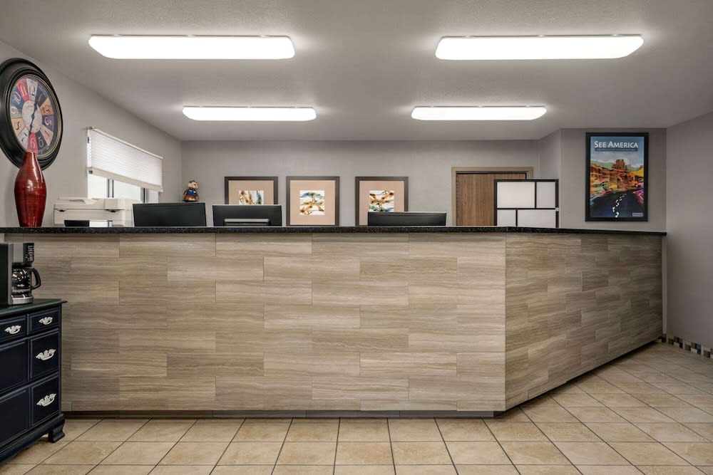 Travelodge by Wyndham Yuma 2