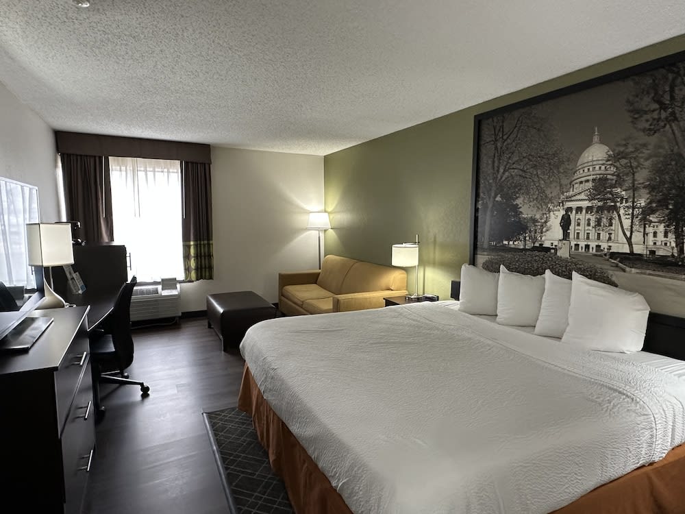 Super 8 by Wyndham Madison South 5