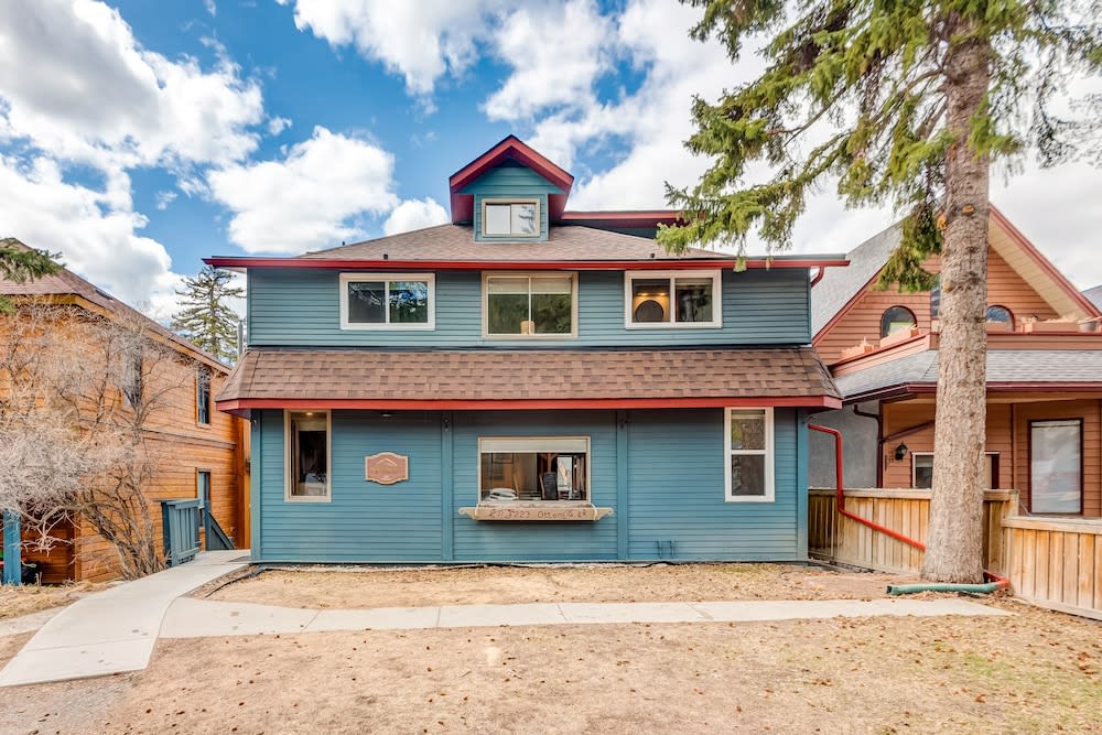 Rocky Mountain House - Sleeps 23 1