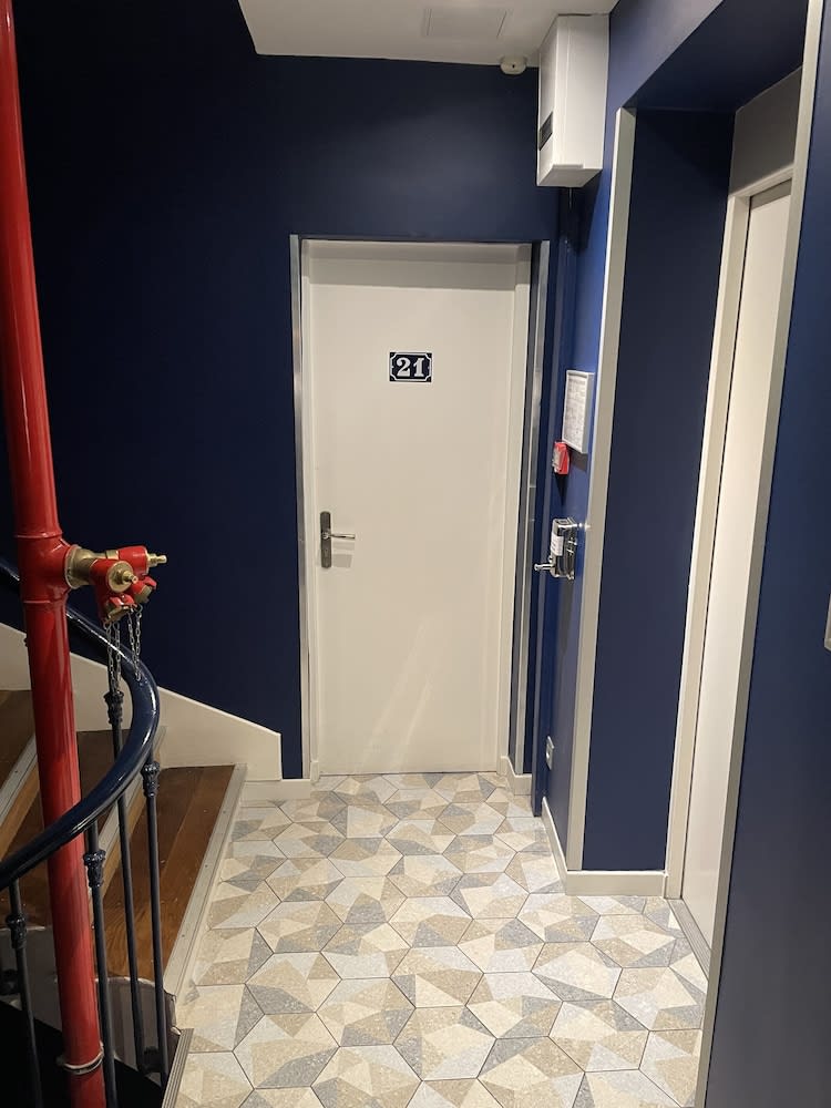 Mary's Hotel République 3