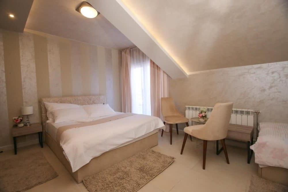 Bajadera Lux 2