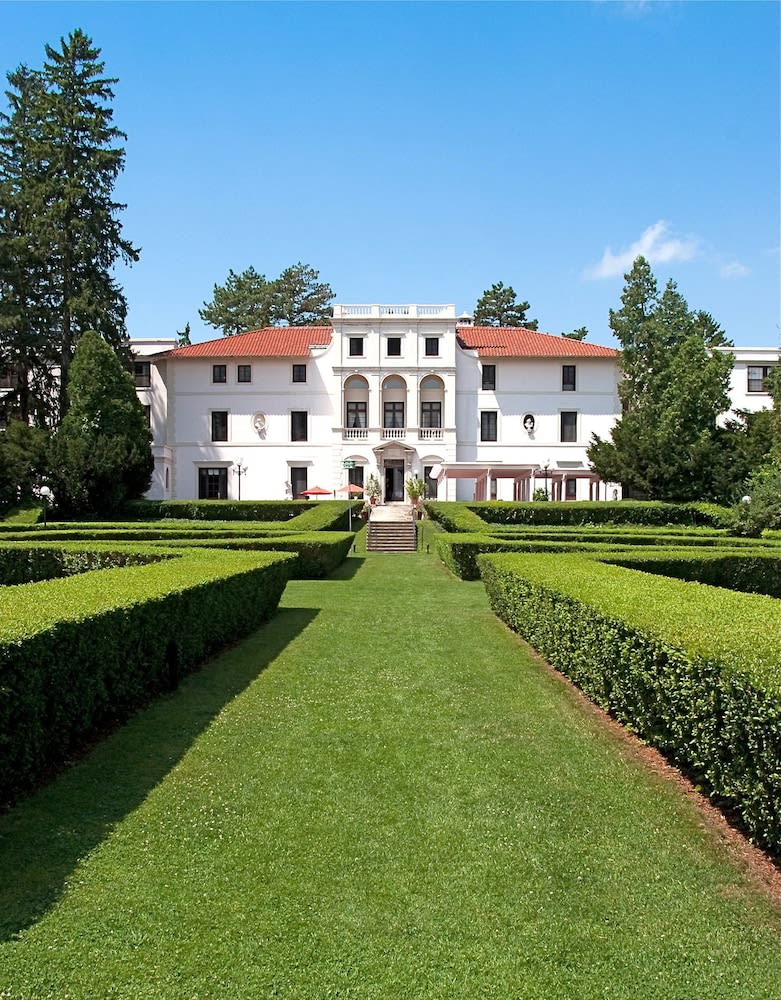 Geneva On The Lake Boutique Resort Hotel 1