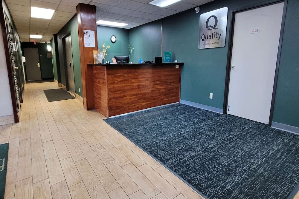 Quality Inn & Suites Columbia I-70 2