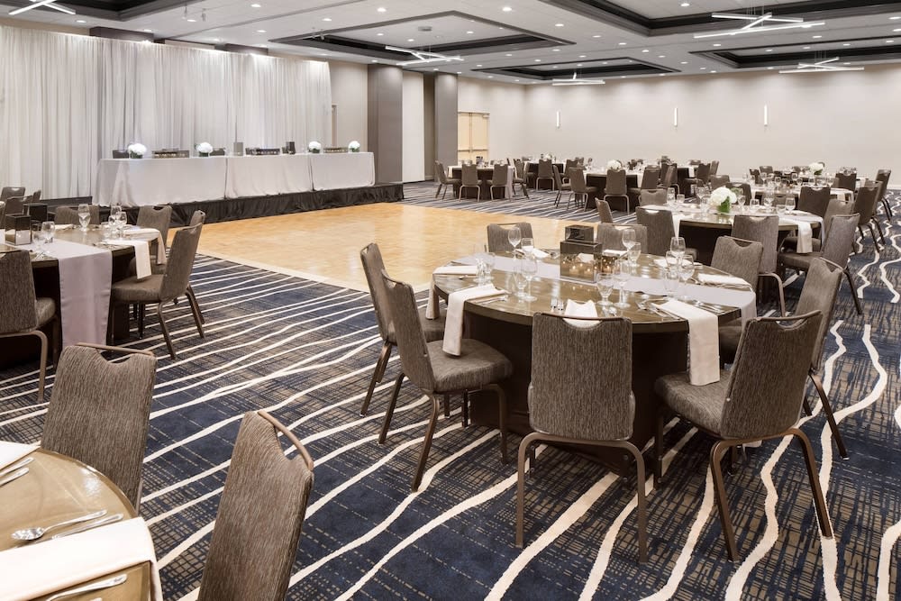 Delta Hotels by Marriott Minneapolis Northeast 2