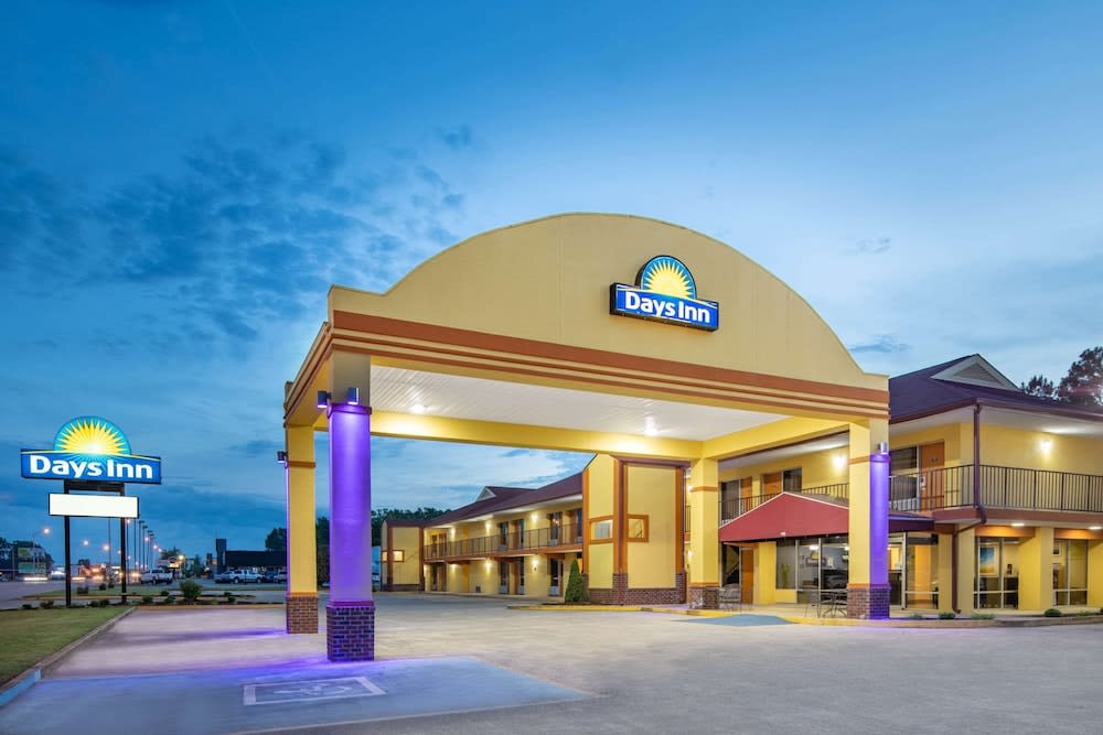 Days Inn by Wyndham Muscle Shoals 1