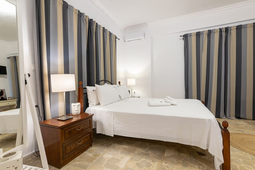 Denise Studios and Apartments 4