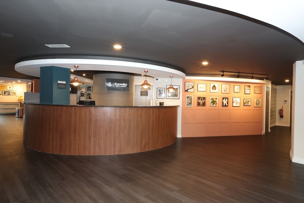 Knowsley Inn & Lounge 1