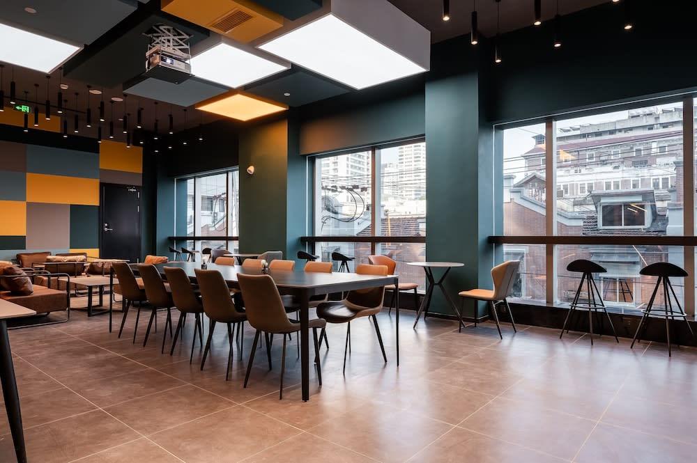 Dayin Youth Hostel - East Nanjing Road & People's Square & The Bund -Large Social Area -Bar -Café -Gym -Free Laundry Luggage Storage -24H Front Desk -English Service 2