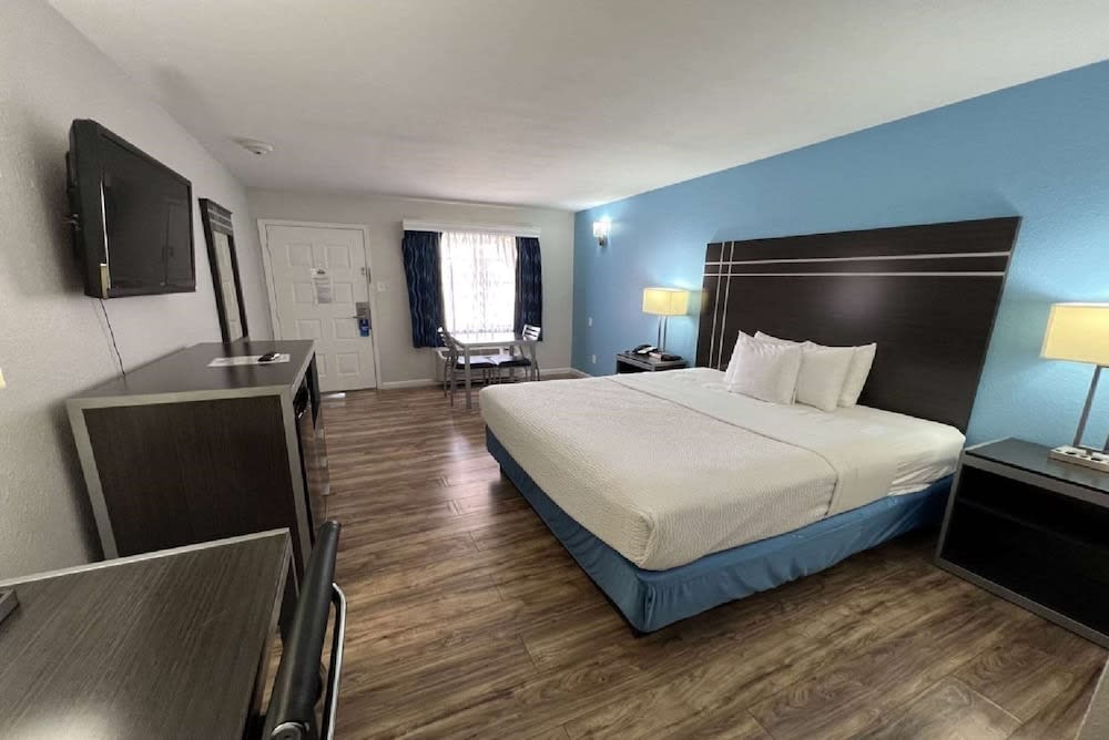 Days Inn by Wyndham Orange 1