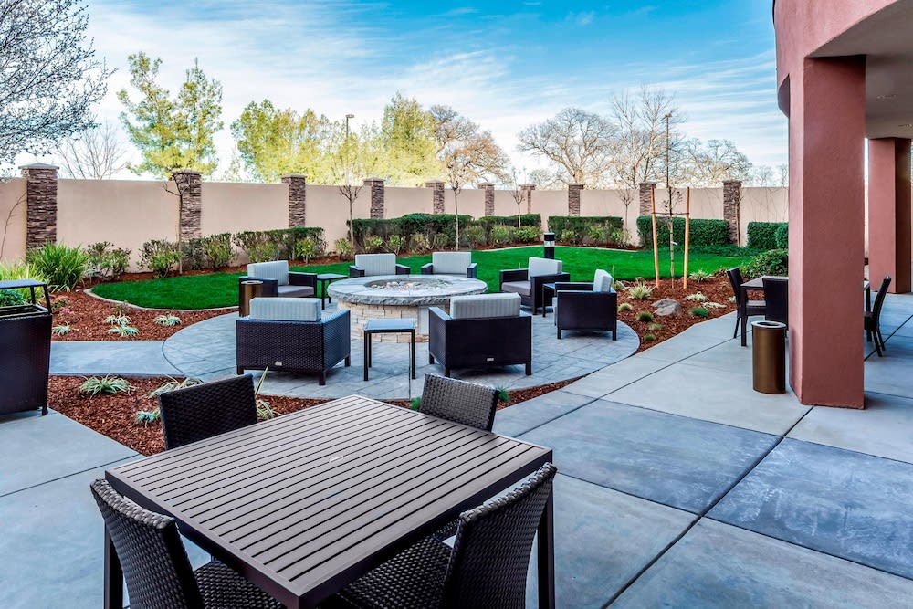 Courtyard by Marriott Roseville Galleria Mall/Creekside Ridge Drive 1