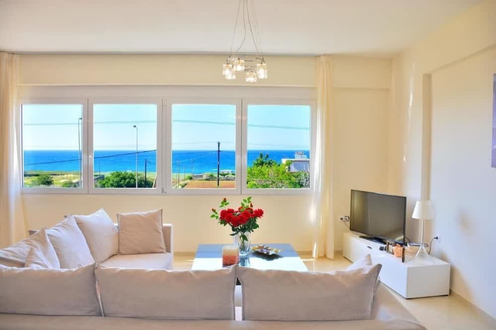 Luxury Suites in Stavromenos 1