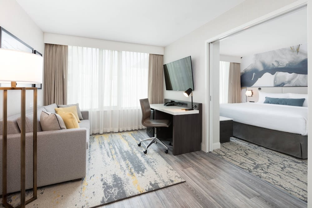 Delta Hotels by Marriott Vancouver Downtown Suites 1
