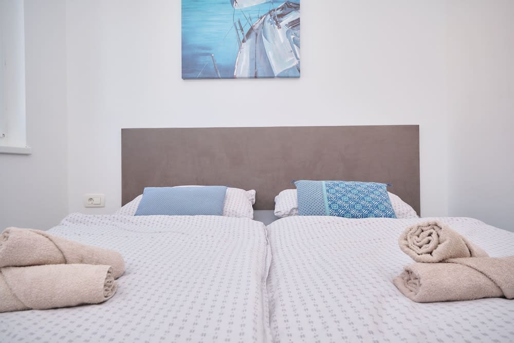 Queen's Lodge Mastrinka by Litto 3