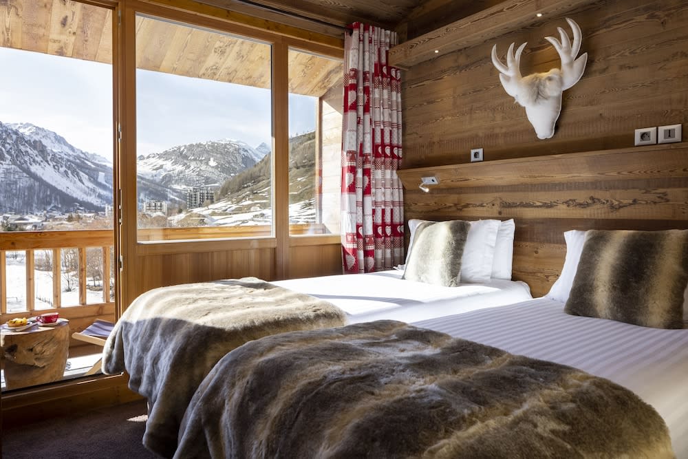 Hotel Ski Lodge 2