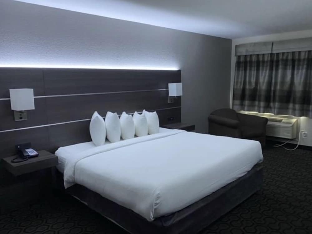 Days Inn by Wyndham Wagoner 1