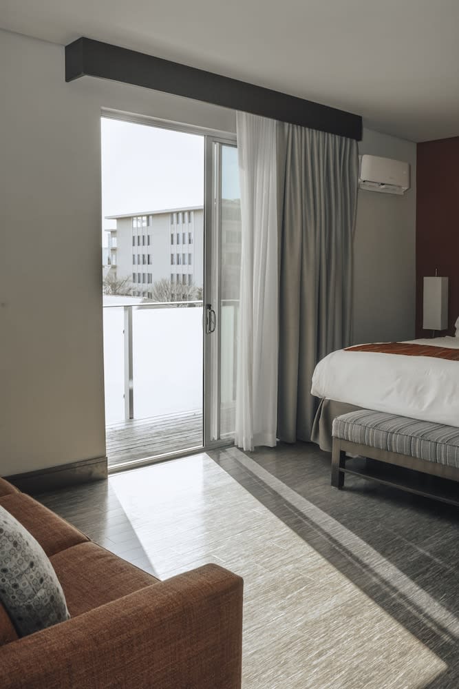 SIRTAJ – Beverly Hills 1