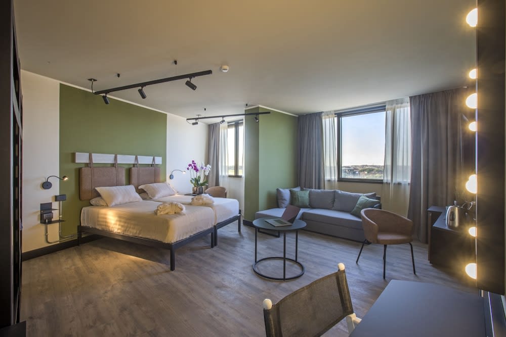 Mercure Roma Cinecittà 5