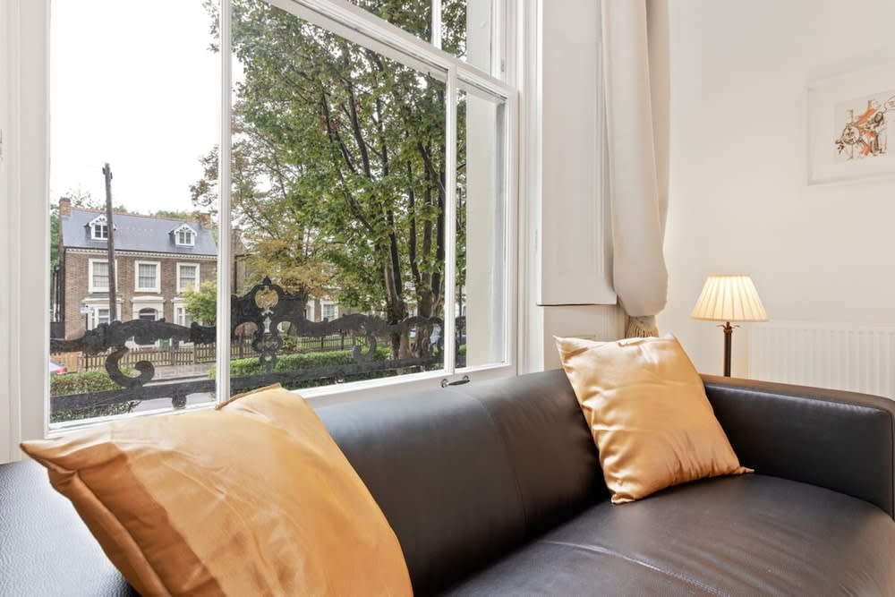 Elegant 1 Bedroom Apartment in Brixton 1