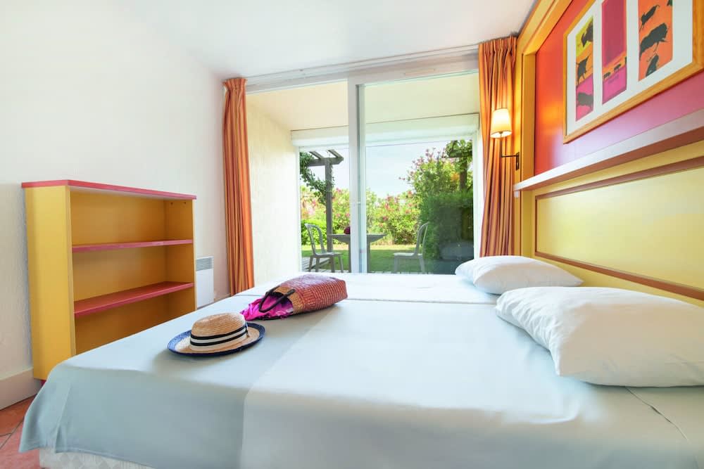 SOWELL Family Grau du Roi 4