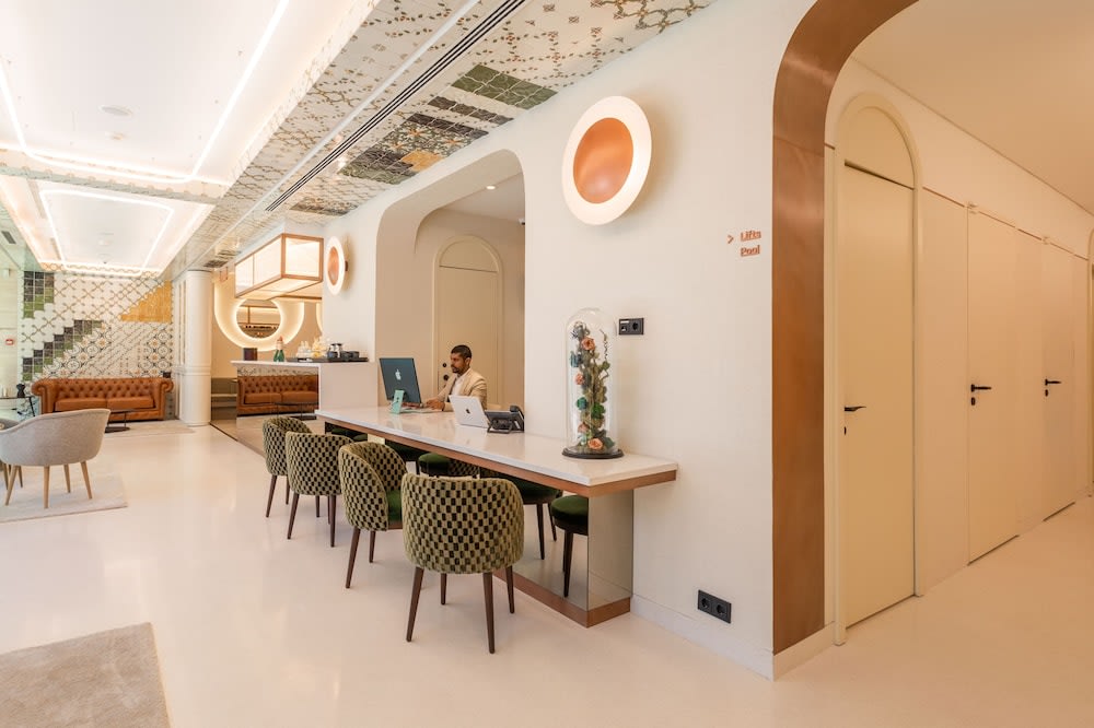 LUSTER Hotel 2