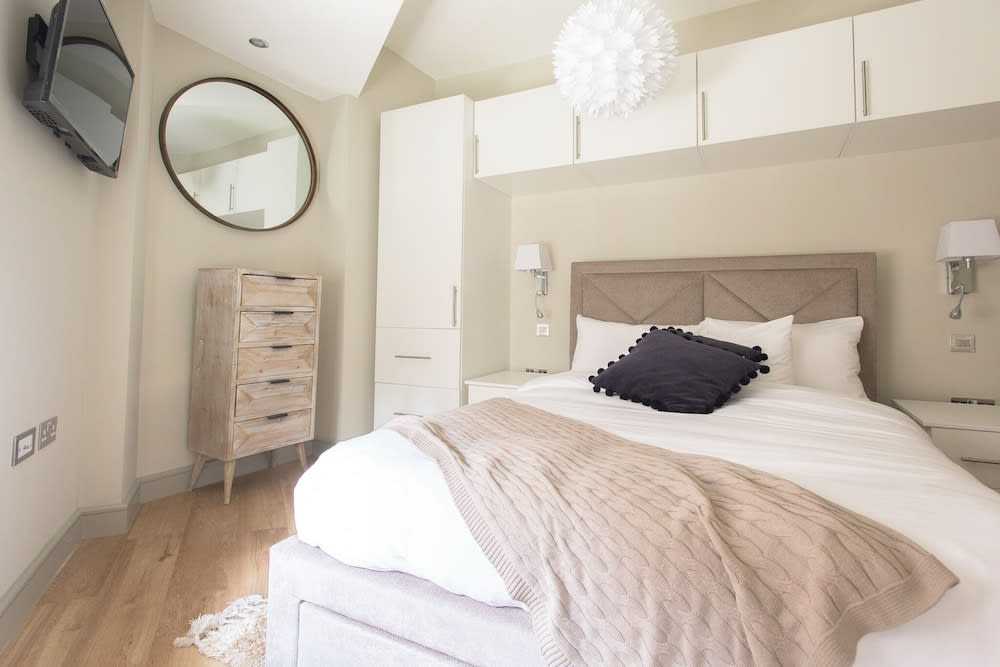 The Soho Loft - Elegant & Modern 1bdr in Soho 4