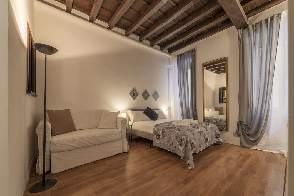GuestHost - Fori Imperiali Apartment 1