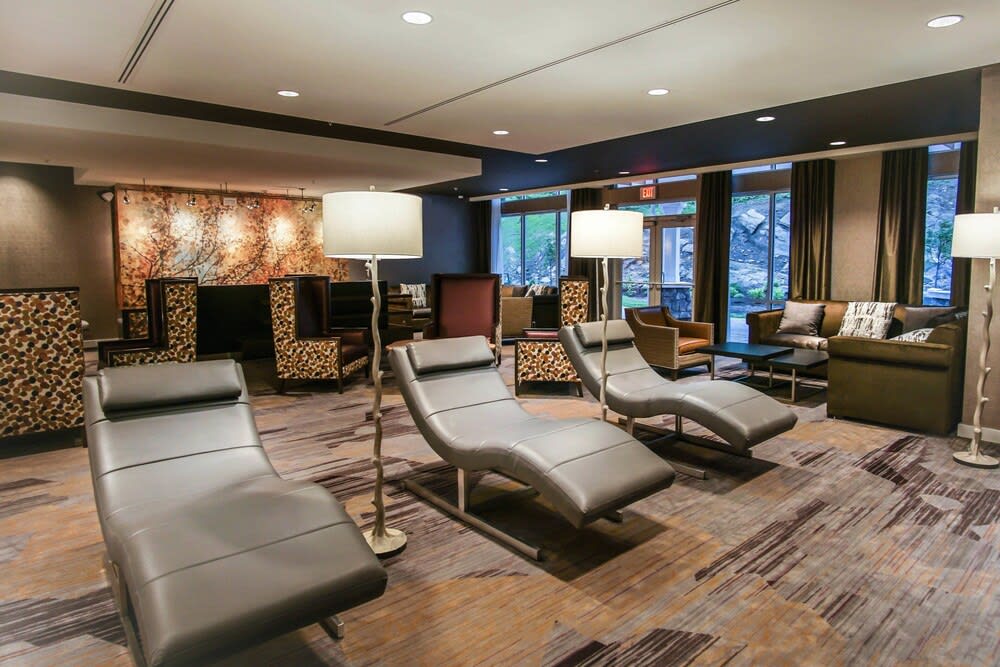Courtyard by Marriott Lenox Berkshires 2