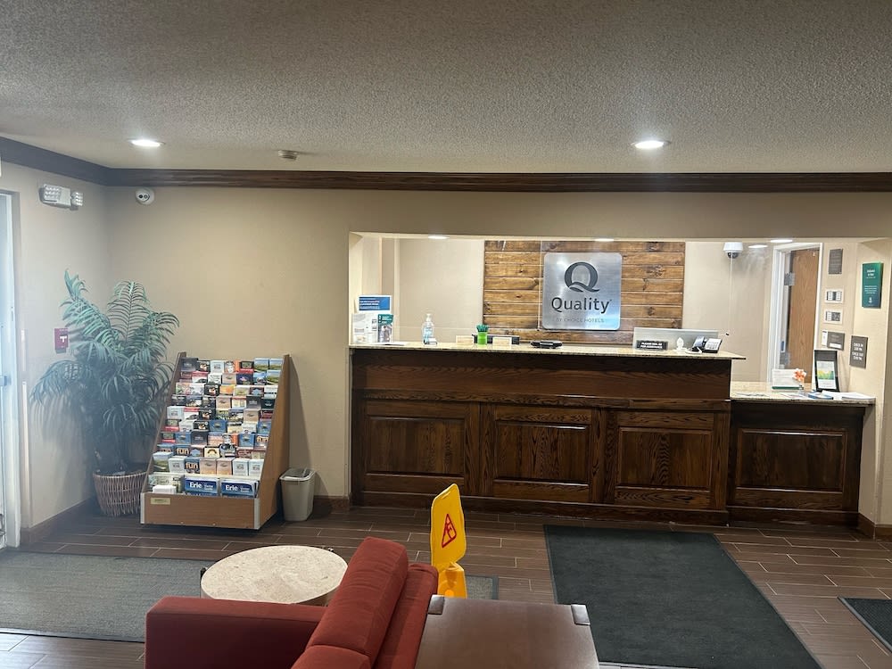 Quality Inn & Suites Bradford 1