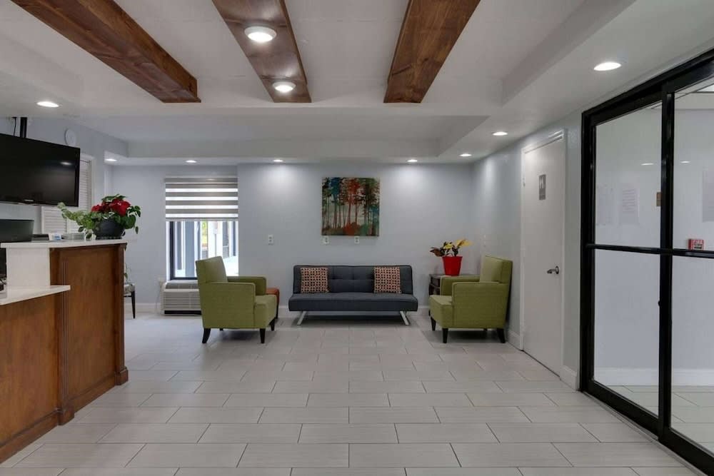 Baymont by Wyndham Ridgeland I-95 2