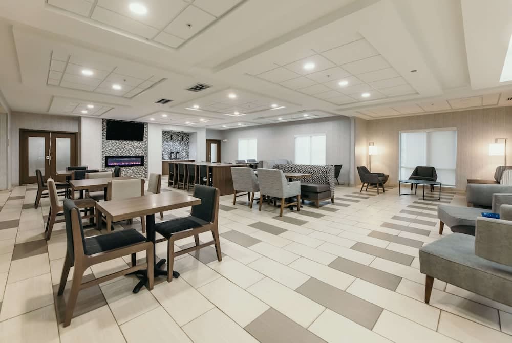 La Quinta Inn & Suites by Wyndham Ankeny IA - Des Moines IA 5
