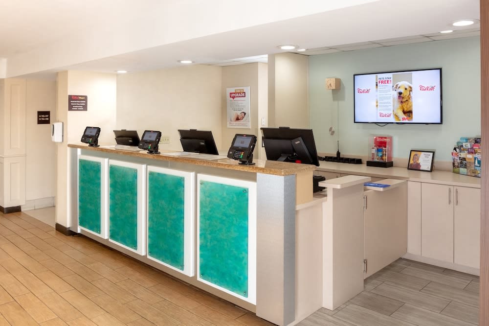 Red Roof PLUS Miami Airport 2