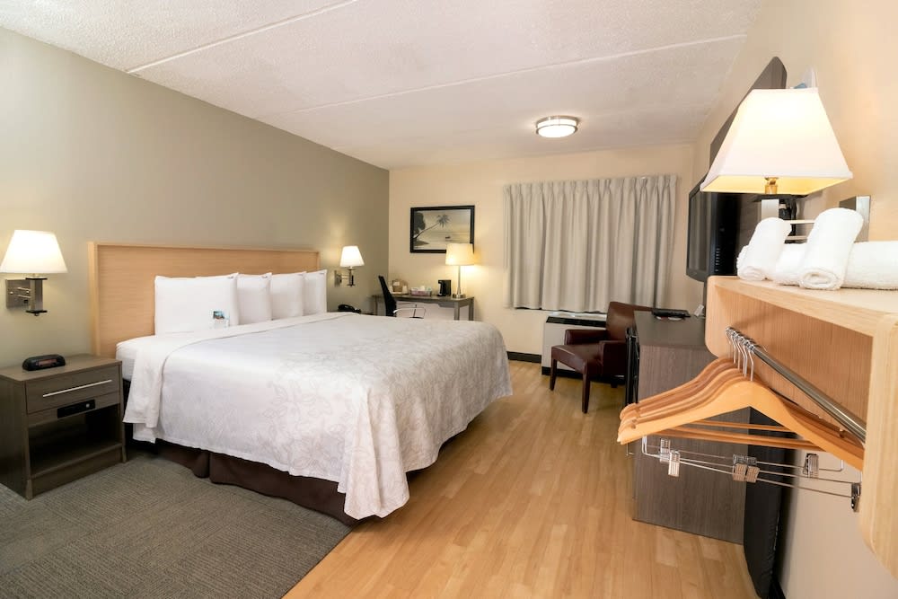 Red Roof PLUS Miami Airport 5