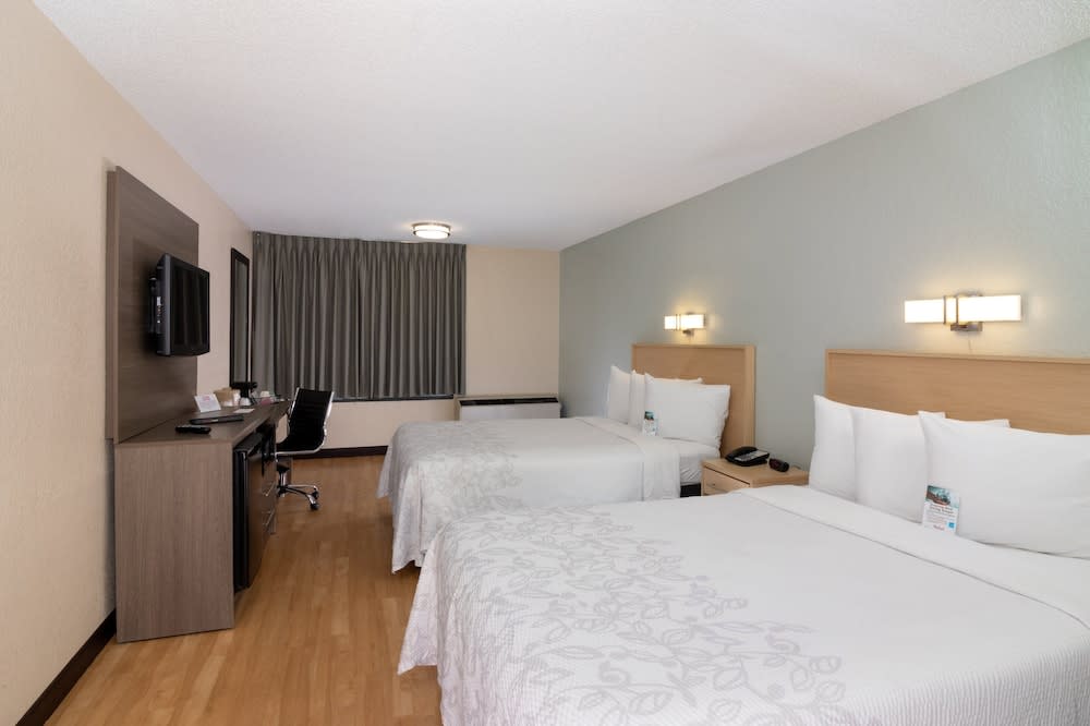 Red Roof PLUS Miami Airport 4