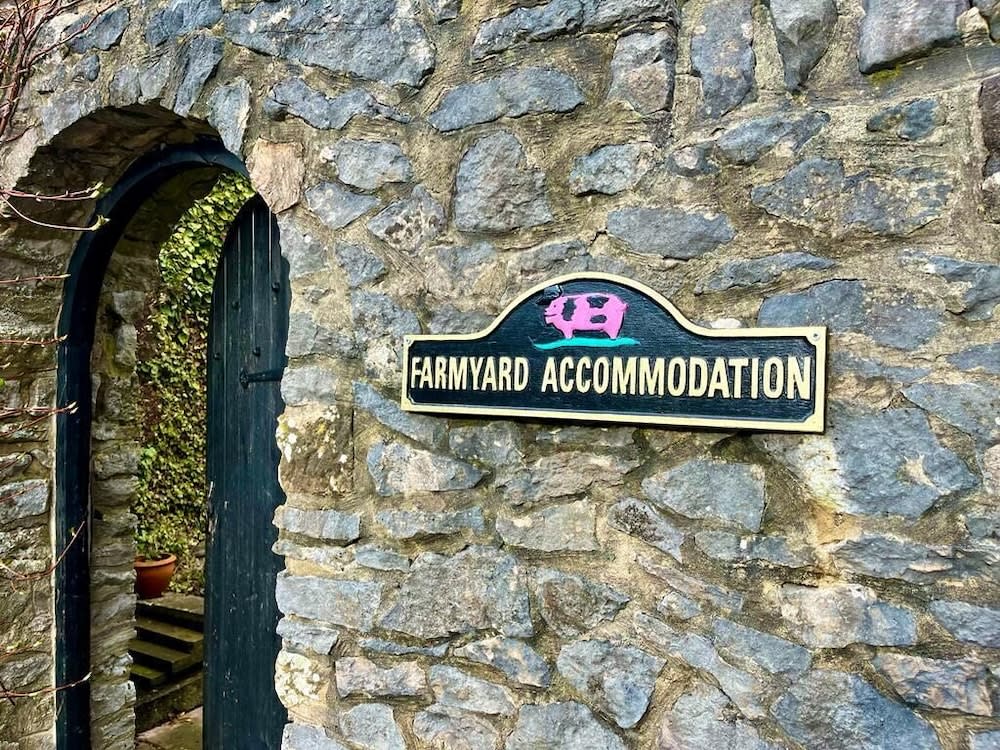 Farmyard Inn Youlgreave 2