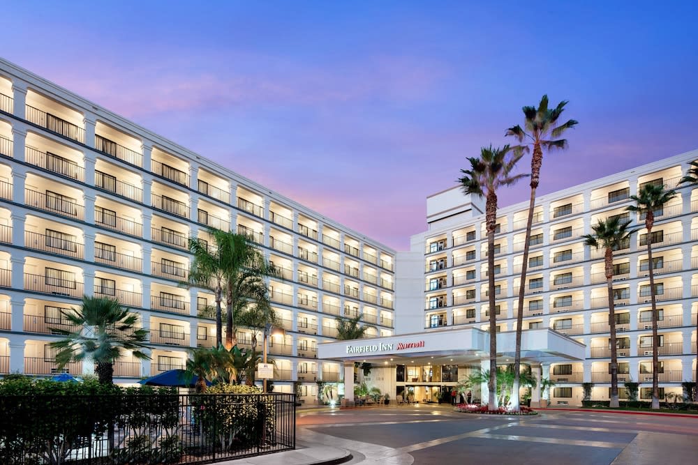 Fairfield by Marriott Anaheim Resort 1