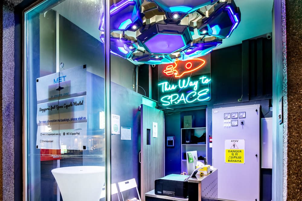 Met A Space Pod @ Arab Street 2