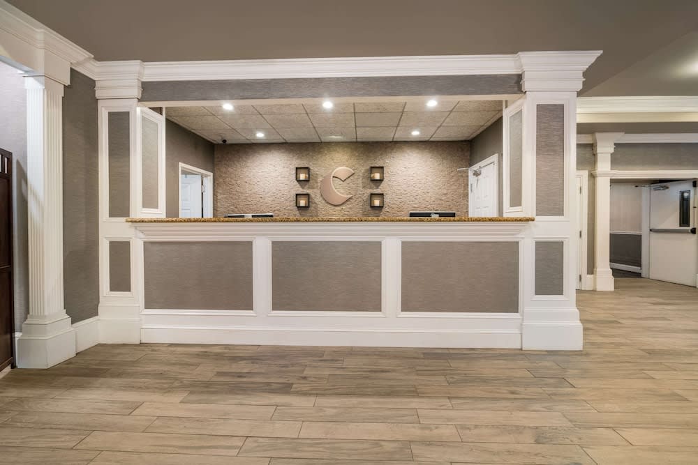 Comfort Inn & Suites Plattsburgh - Morrisonville 1